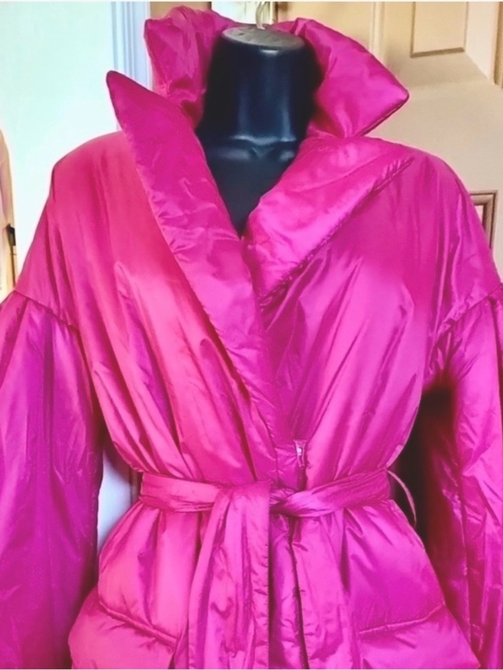 Kate Spade Fuchsia Belted
Puffer Coat NWT
Women's Jacket